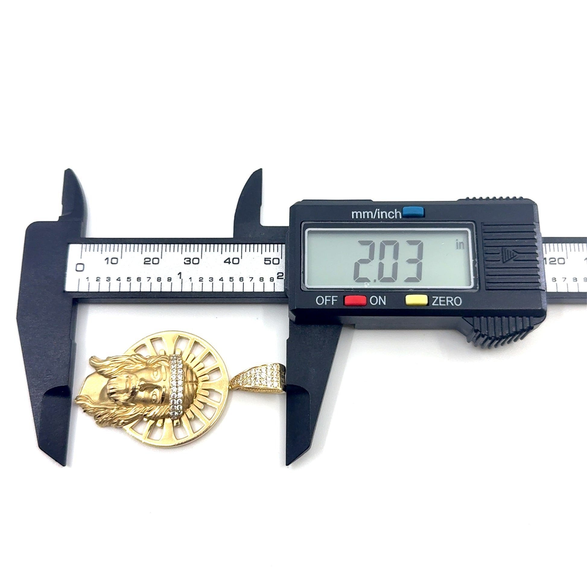 14K Gold Jesus Face Round Background Pendant