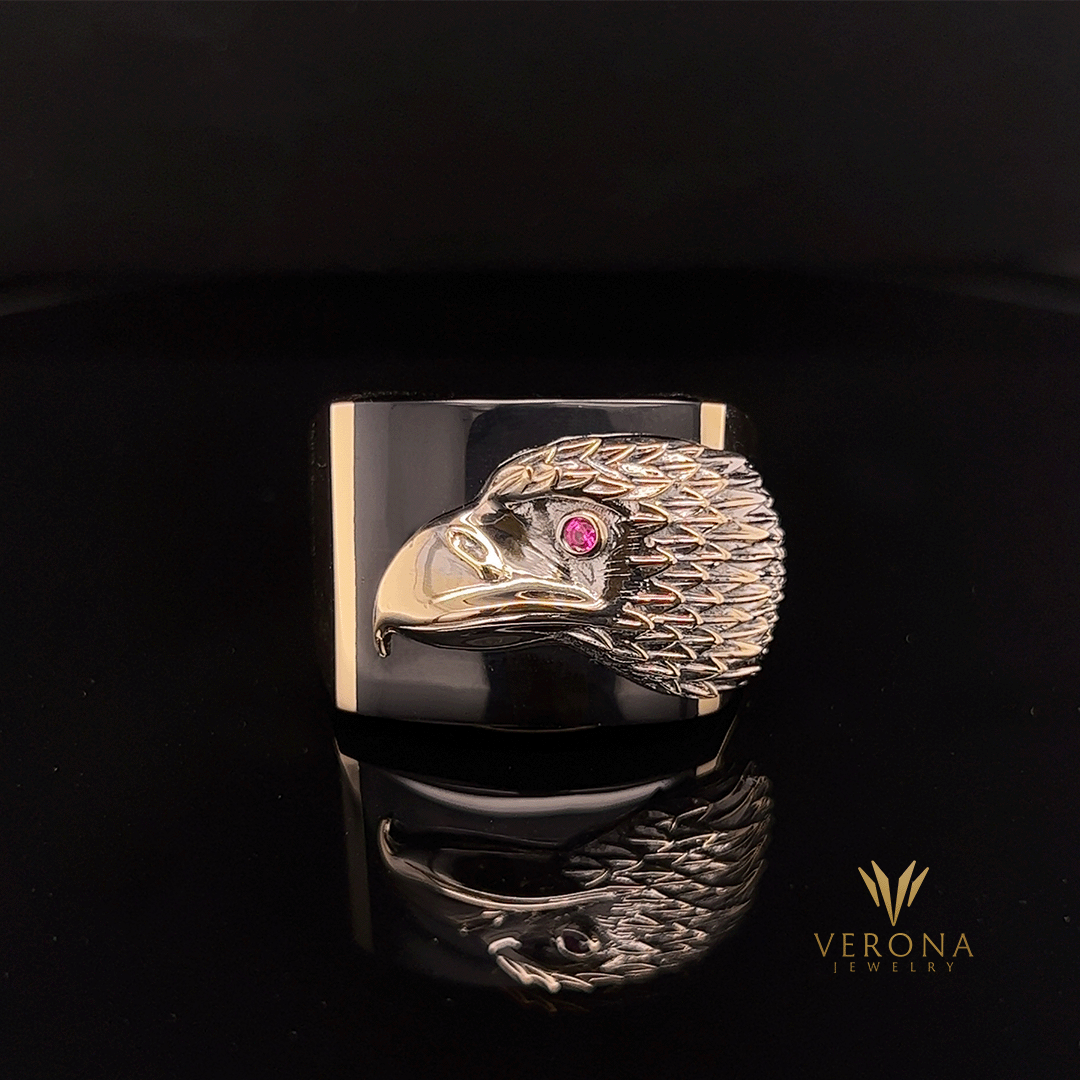 14Kt Gold Onix Aguila Ring