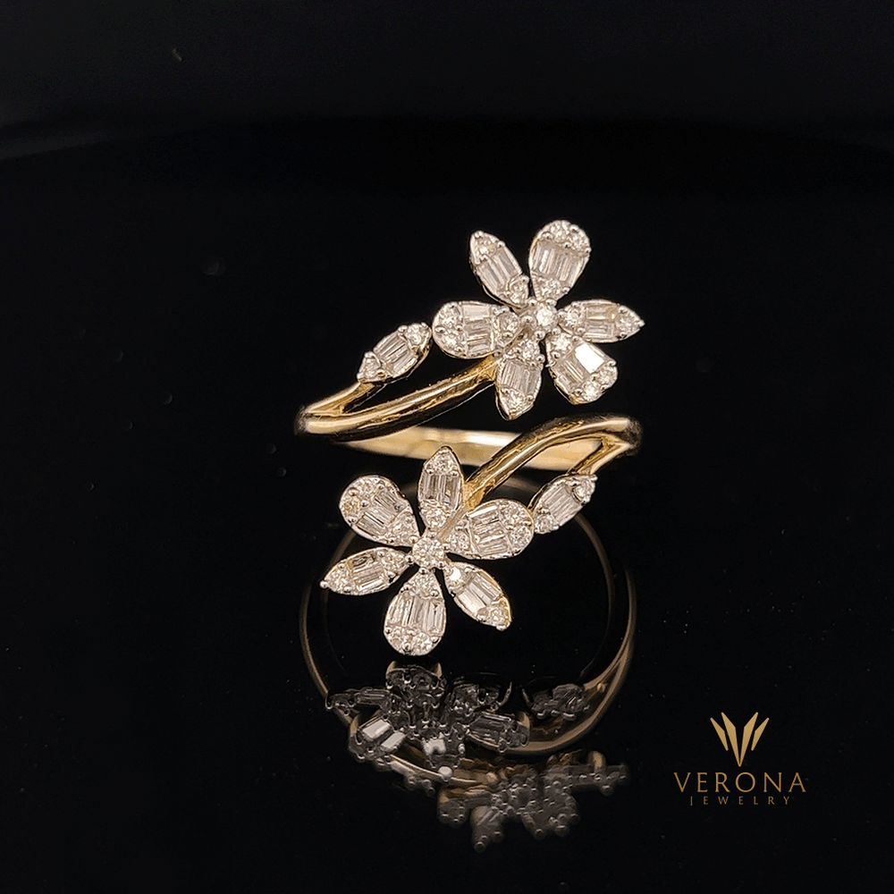
                  
                    10Kt Gold and Diamonds Daisy Ring
                  
                